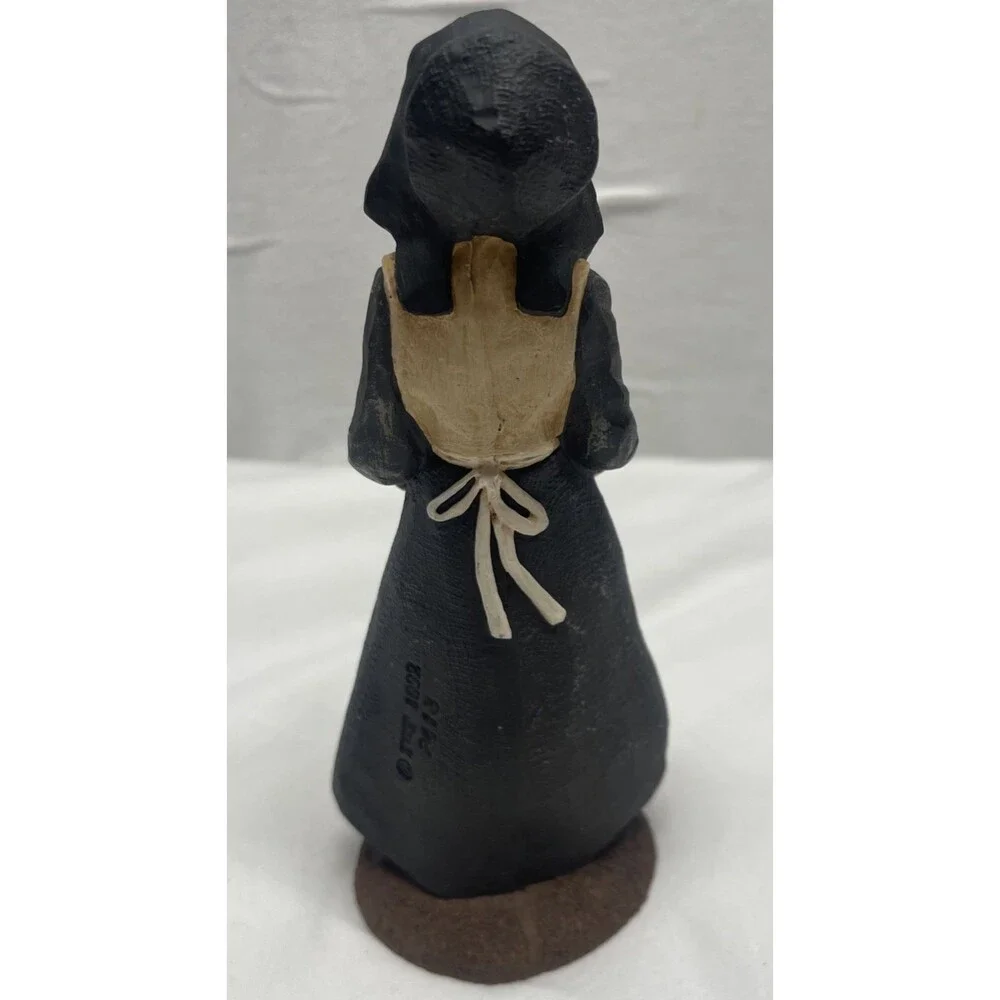 Vintage Pilgrim Woman Figurine Holding Homemade Pie Thanksgiving 7